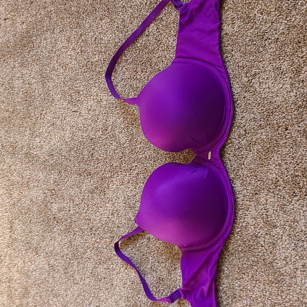 Victoria Secret Fabulous 32DDD bra